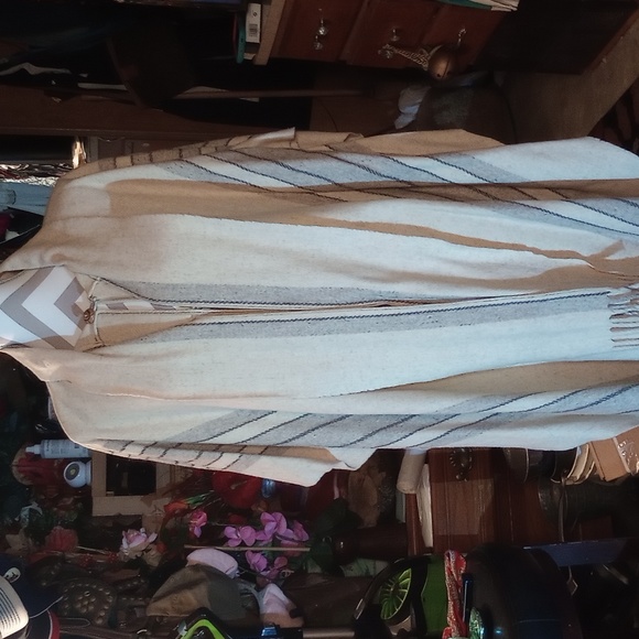 Authentic wool poncho came from Texas... - Picture 5 of 11